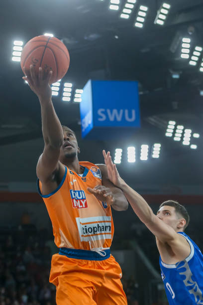 更是对篮球 更是对篮球